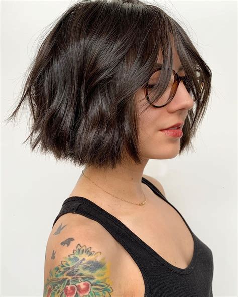 What are the best short hairstyles to wear with glasses? - Hair Adviser