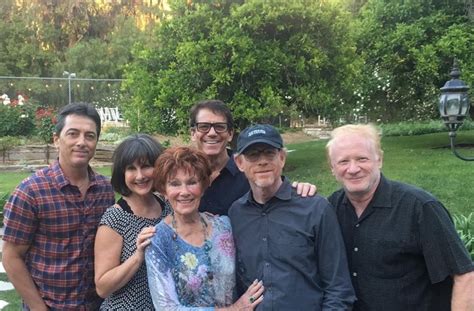 ‘Happy Days’ Cast Remembers Erin Moran at Memorial | ExtraTV.com