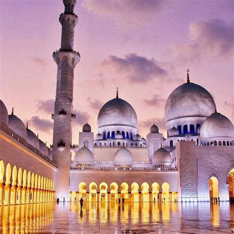 The Sheikh Zayed Grand Mosque in Abu Dhabi | Grand mosque, Travel photos, Sheikh zayed grand mosque