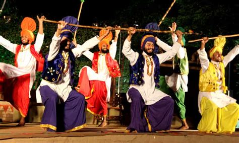 List of 12 Traditional Folk Dances of Punjab with Photos