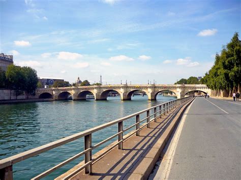 Discover the Quais de la Seine in Paris - French Moments