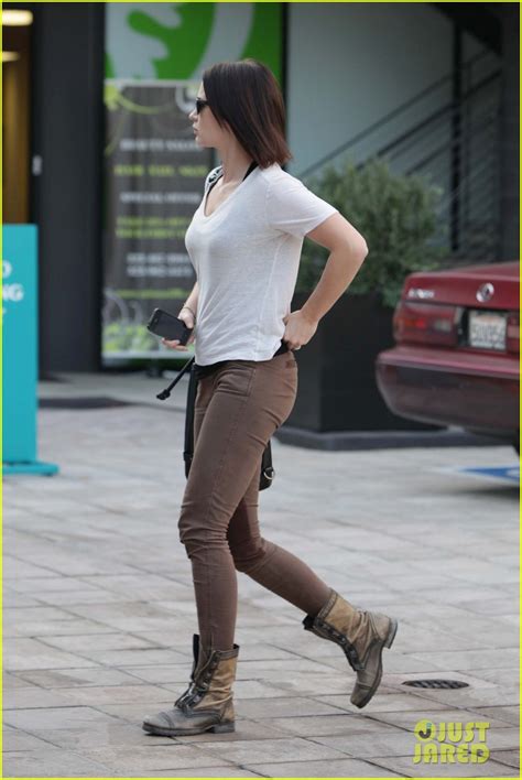 Photo: emily blunt workout cafe 08 | Photo 2605332 | Just Jared ...