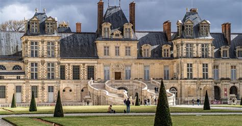 Fontainebleau Palace :Skip the Line Small Group Guided Tour | GetYourGuide