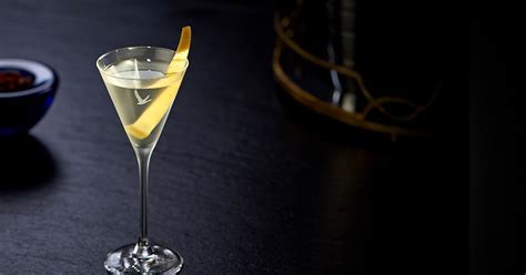 The GREY GOOSE Vodka Martini Cocktail Recipe | GREY GOOSE