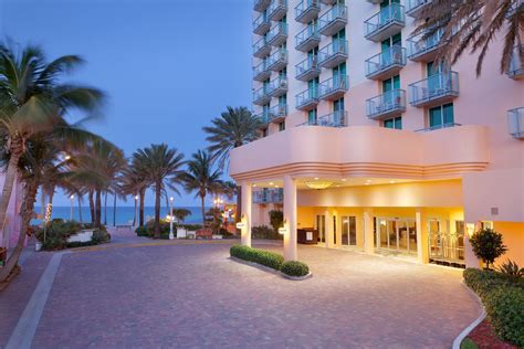 Hotels in Hollywood, FL with Outdoor Pool | Marriott