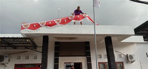 Pemasangan Bendera Merah Putih Dalam Menyambut Perayaan HUT RI Ke-75 - Website Desa Banjarasem