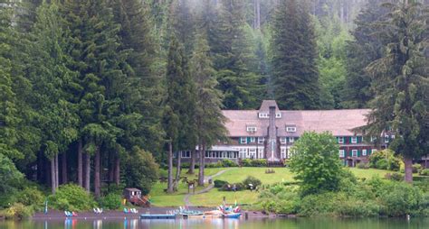 Lake Quinault Lodge : California Holiday Architects