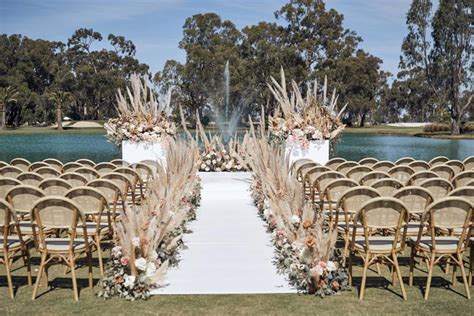 How To Include Pampas Grass In Your Wedding Decor - Modern Wedding