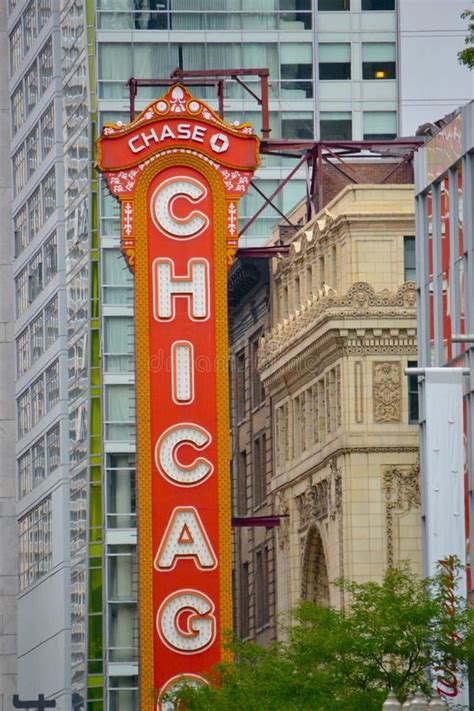 Chicago Theatre sign editorial image. Image of street - 272913380