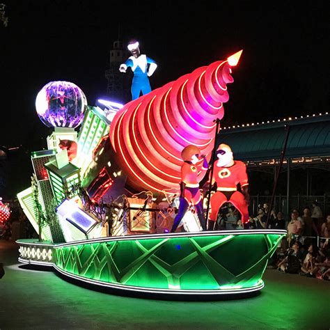 Best Viewing of Paint the Night Parade at California Adventure