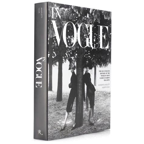 In Vogue: An Illustrated History of the World's Most Famous Fashion Magazine | Fashion coffee ...
