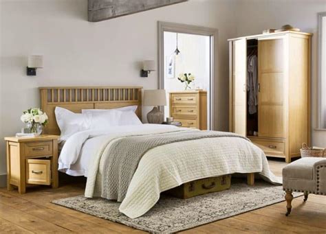 Shaker Bedroom Furniture (Styles & Materials)