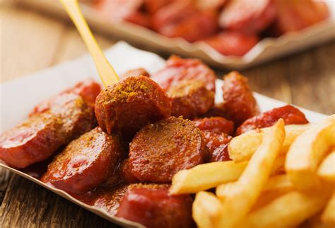 How to make German currywurst | Curry ketchup, Currywurst soße, Currywurst soße selber machen