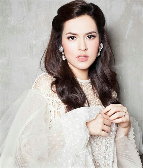 RAISA ANDRIANA – ARTIS DAN PENYANYI ASAL INDONESIA - Taman Bahasa ...