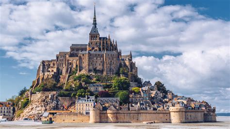 2023: Cheap Public Transportation to Mont St Michel from Paris