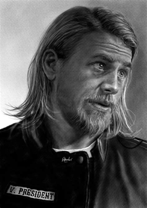 √ Autographed Picture Of Charlie Hunnam