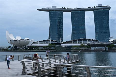 Singapore hotel room rates at 6-year high