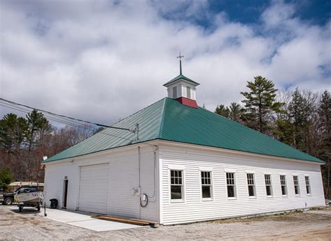 Tucker Carlson’s ‘northernmost bureau’ overhauled in Bryant Pond