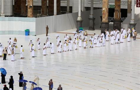 Pilgrims begin Hajj amid precautionary measures | Arab News