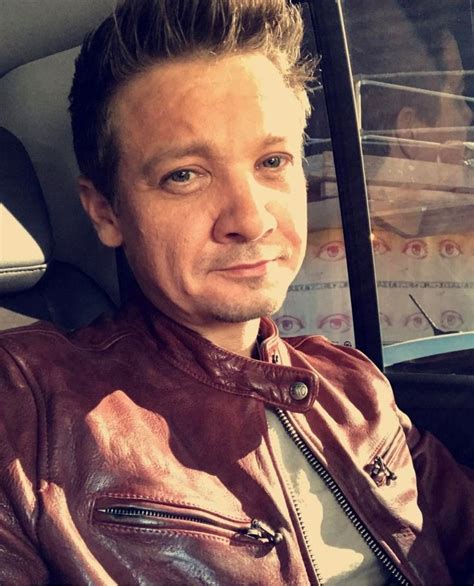 Going to iHeart Music Awards | Jeremy renner, Renner, Jeremy