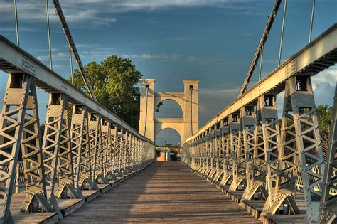 Waco Bridge - search in pictures