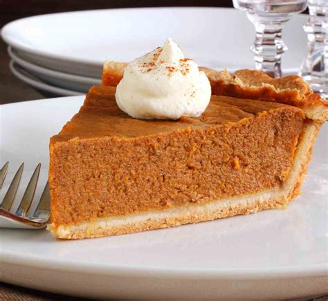 Simple Vegan Pumpkin Pie - RecipeMagik