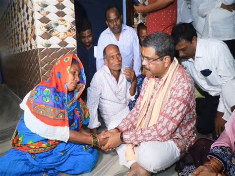 Union Minister Dharmendra Pradhan meets family members of Jawan who ...