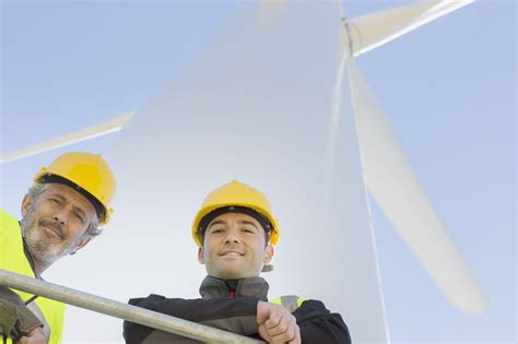 What Does a Wind Turbine Technician Do | Pinnacle Career Institute