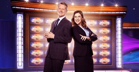 'Jeopardy!' host Mayim Bialik suggests matching outfits to Ken Jennings ...