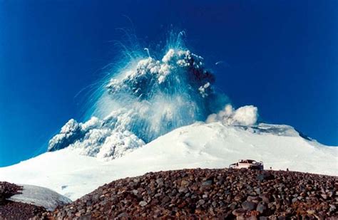 Explosive eruption, Mt Ruapehu | Volcano, New zealand south island, Erupting volcano