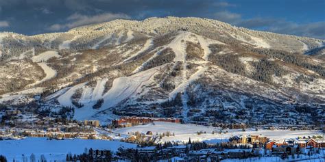 Which ski resorts are near what Colorado towns?