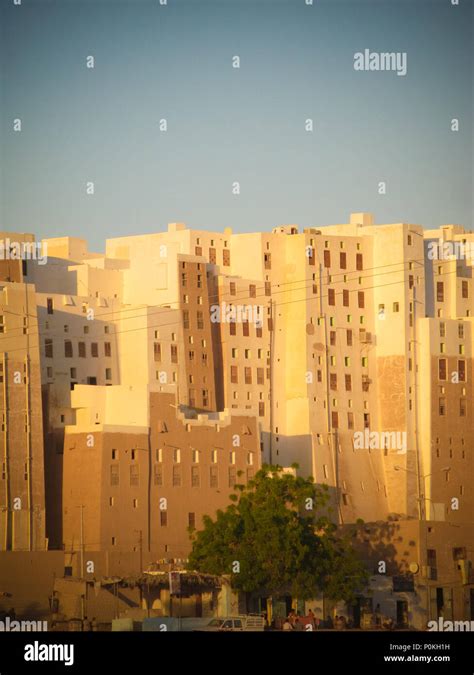 Panorama of Shibam mud skyscrapers in Hadramout, Yemen Stock Photo - Alamy