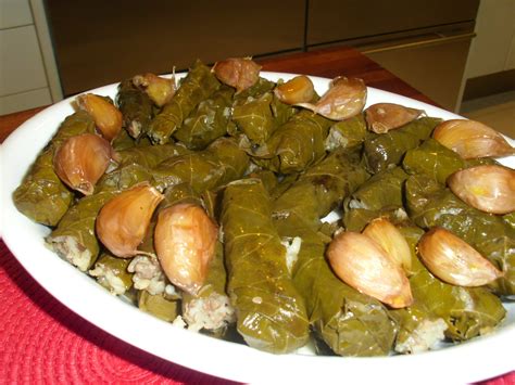 Ednalva Soares Buffet: Comida Árabe: Kibe, Esfiha, Tabule e Charuto com folha de uva