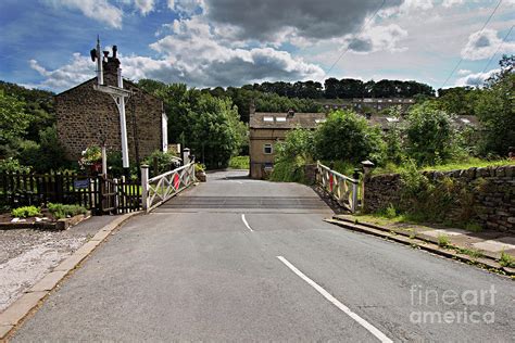 Oakworth Station on the Keighley and Worth Valley Railway line in West ...