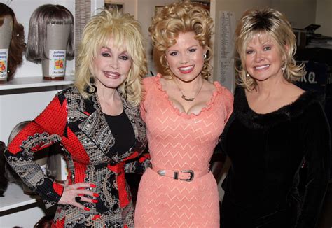 Here's What Dolly Parton's Siblings Are Up to Today - Woman's World