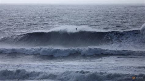 Big waves at California's Mavericks Beach draw surfers, 'super stoked ...