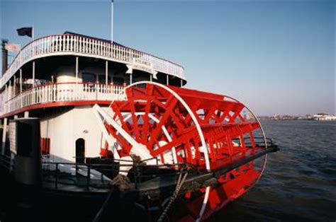 Dinner on a Riverboat in Memphis | Getaway Tips