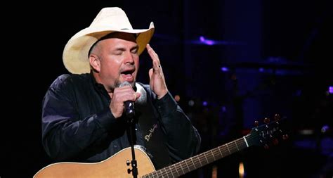 Garth Brooks Friends in Low Places (Live Performance and Lyrics)