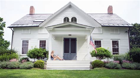 7 Best Front Door Colors for a White House