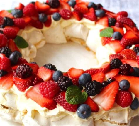 Easy Mary Berry Pavlova Wreath Recipe - British Recipes Book