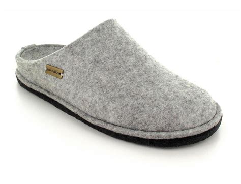 11 Best Slippers for Sweaty Feet in 2022 | Well+Good