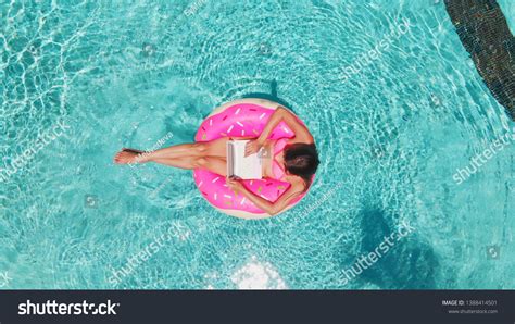 5,209 Woman On Laptop By The Pool Images, Stock Photos & Vectors ...