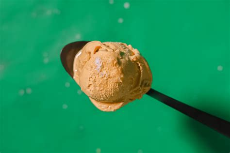 Salted Caramel Ice Cream Recipe (Best Ice Cream Ever) - kiyafries