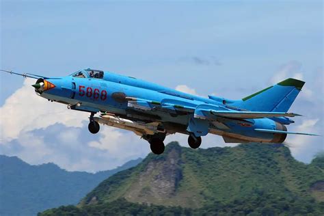 Two pilots killed in Vietnam Su-22 trainer jet crash