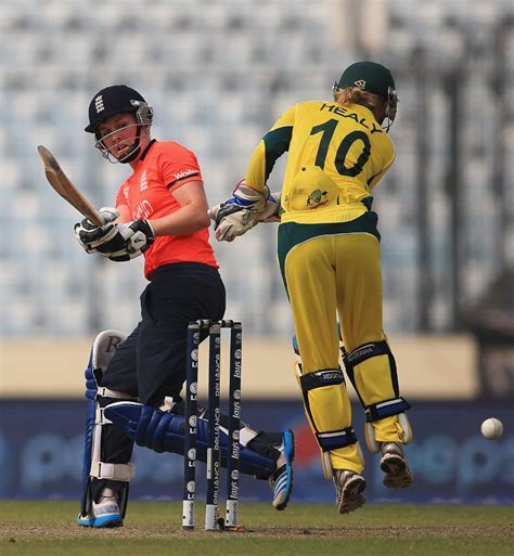 Heather Knight scoops the ball past the keeper | ESPNcricinfo.com