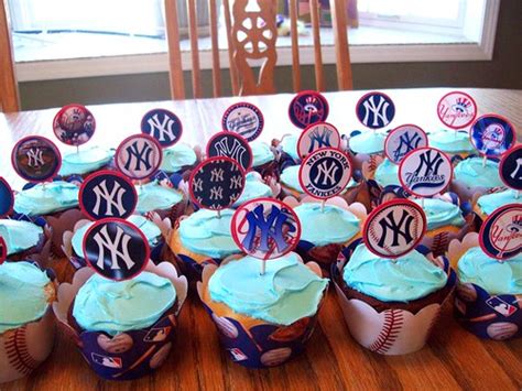 New York Yankees Cupcakes | New York Yankees Party Ideas and… | Flickr