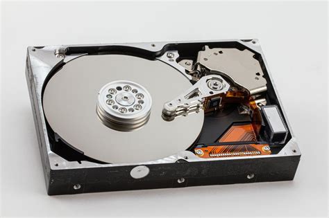 ¿Qué vida útil tiene un disco duro, HDD o SSD? ¿ Y un pendrive o un DVD ...