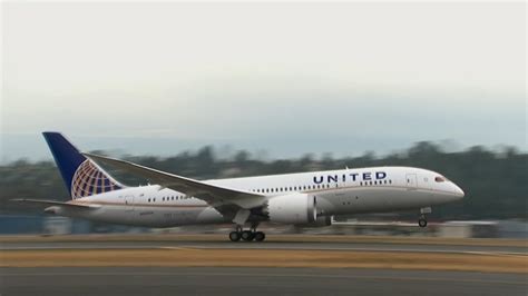 United Airlines Flight UA 1722 plunged after takeoff from Maui's ...