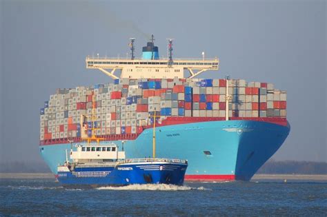 EMMA MAERSK Maersk Line, Ship Tracker, Tanker Ship, Trains, Merchant Marine, Bigger Boat, Tug ...