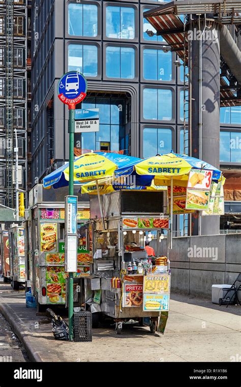 Food cart new york city hi-res stock photography and images - Alamy